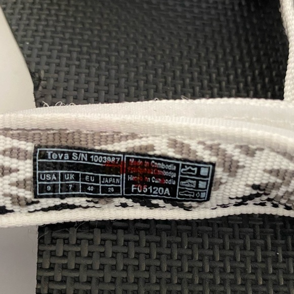 NO OFFERS Teva Original Universal Boomerang White - Picture 9 of 13